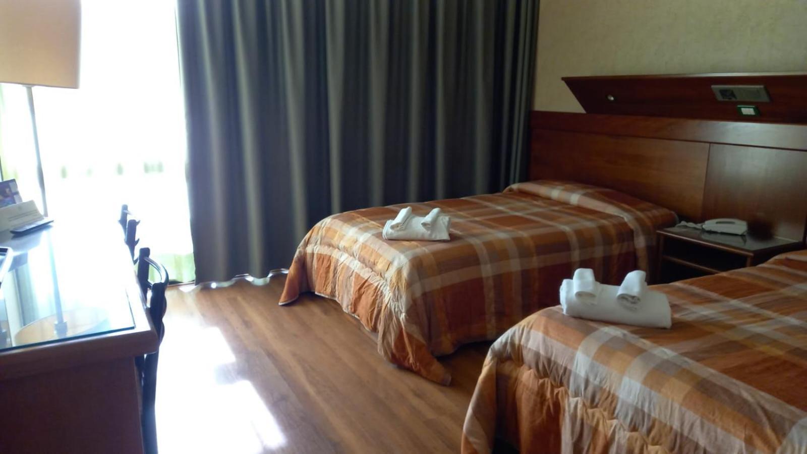 Hotel Lago Verde セッラヴァッレ・ピストイエーゼ エクステリア 写真