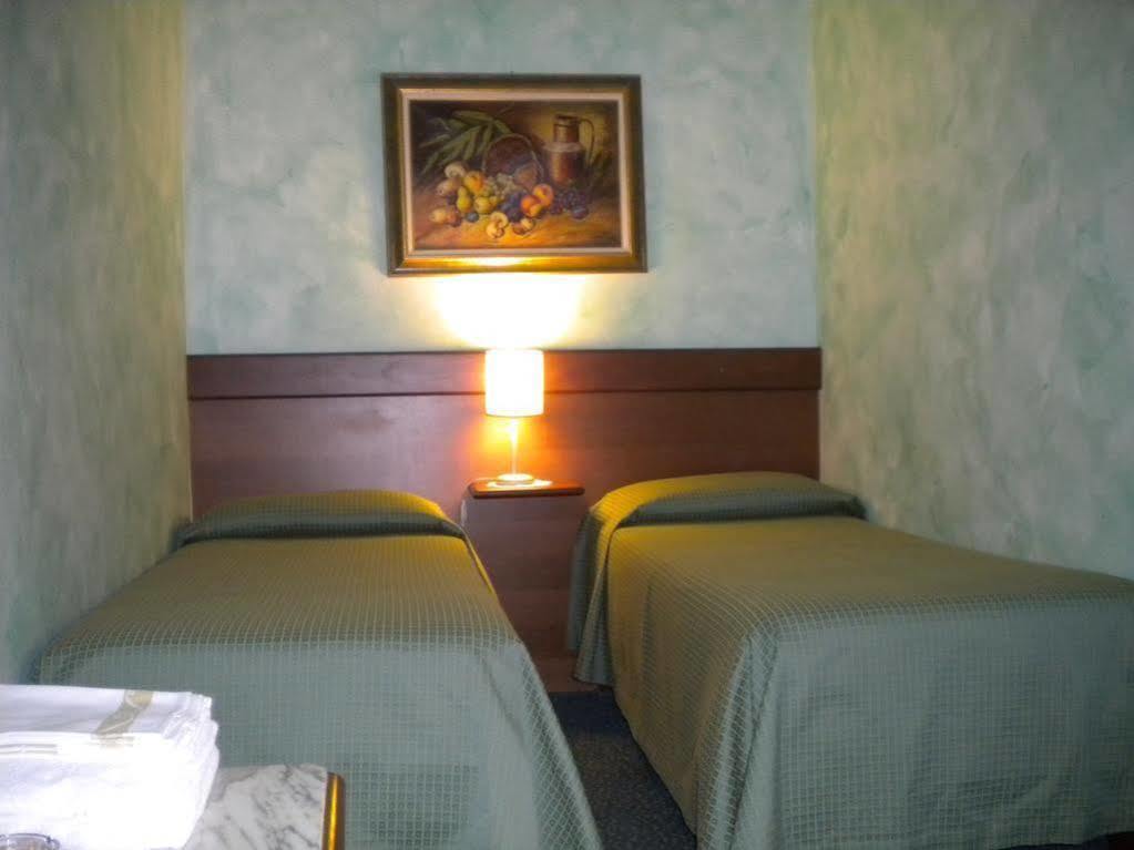 Hotel Lago Verde セッラヴァッレ・ピストイエーゼ エクステリア 写真