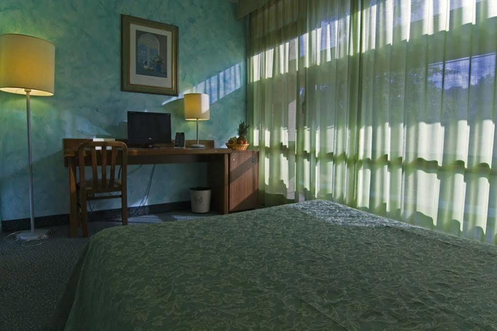 Hotel Lago Verde セッラヴァッレ・ピストイエーゼ エクステリア 写真