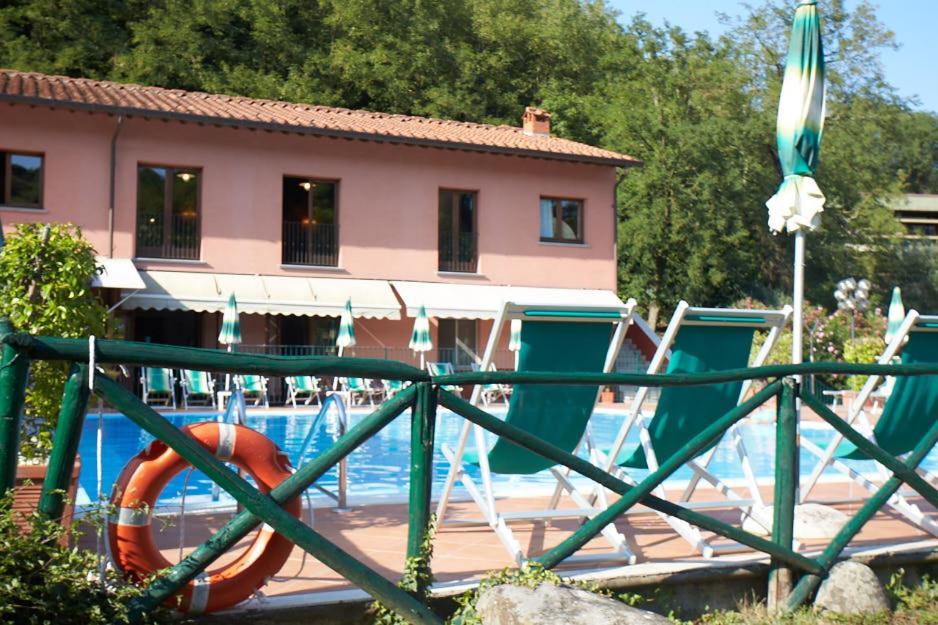 Hotel Lago Verde セッラヴァッレ・ピストイエーゼ エクステリア 写真